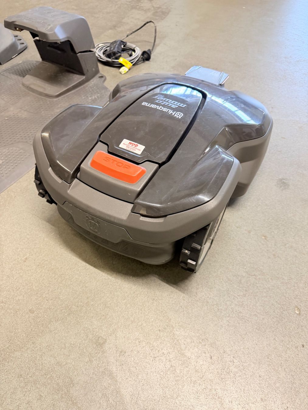 Husqvarna Tondeuses à gazon: Husqvarna AutoMower 305 mit Garage – D'occasion à Lenzburg par billistar 1