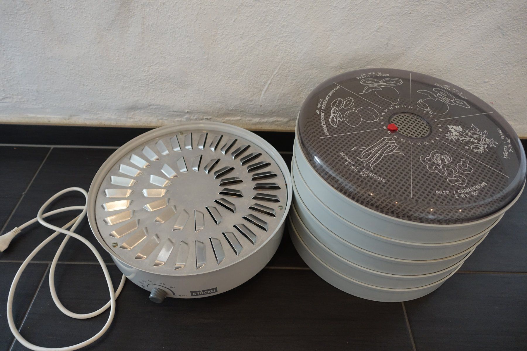 Stöckli Elettrodomestici da cucina: Dörrex Stöckli mit 5 Gitter und Deckel – Usato da Belp venduto da Mazarron58 1
