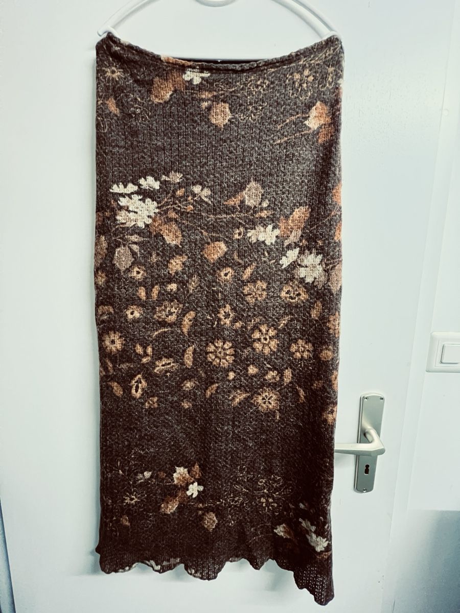 Gonne: Strickrock mit Blumenmuster, Gr. 40 eher 38 Aberdeen – Usato da Teufen AR venduto da Maleaa