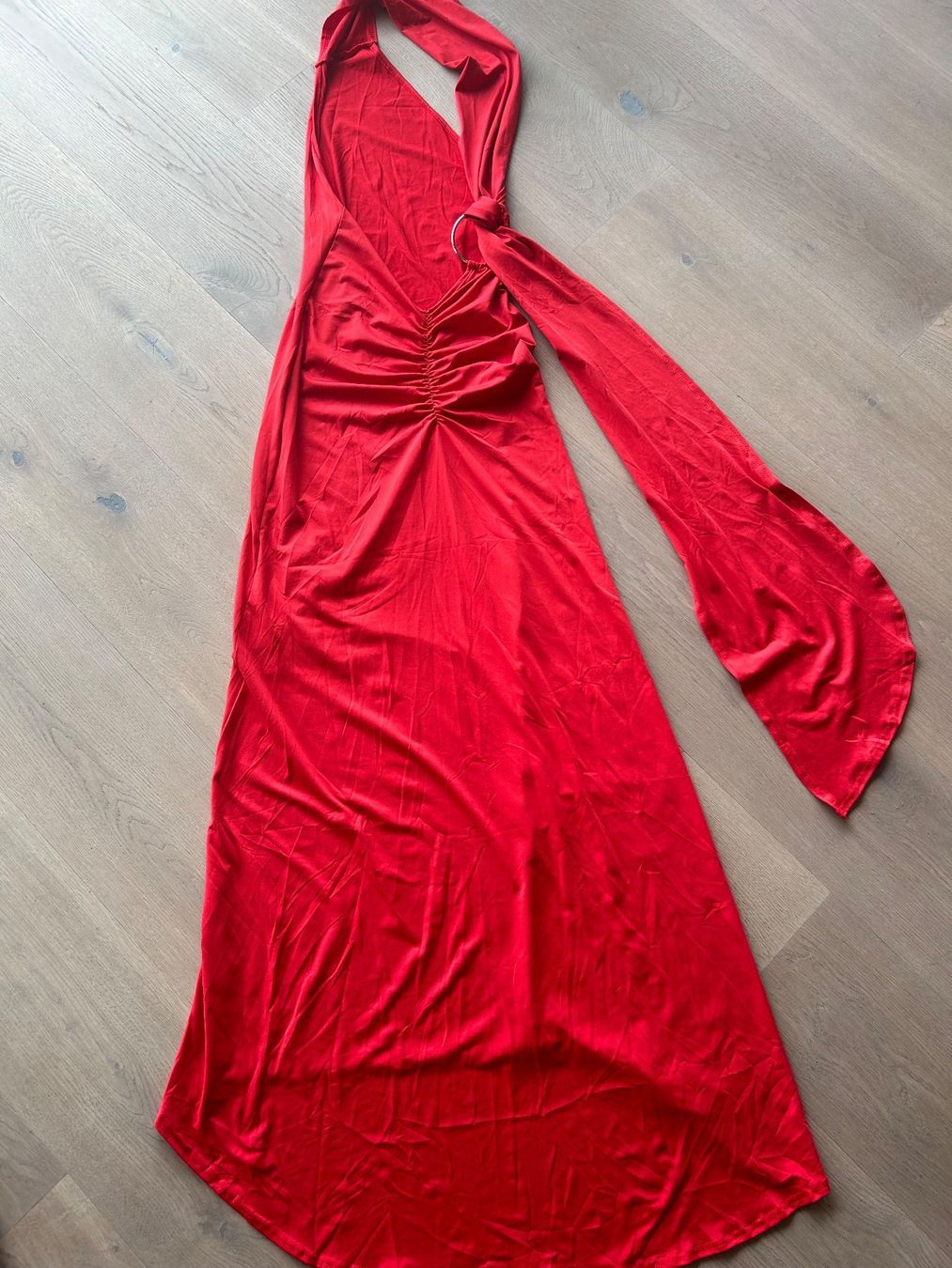 Vestiti: Rückenfreies Ringkleid – Nuovo (secondo la descrizione) da Kilchberg ZH venduto da Anie. 1