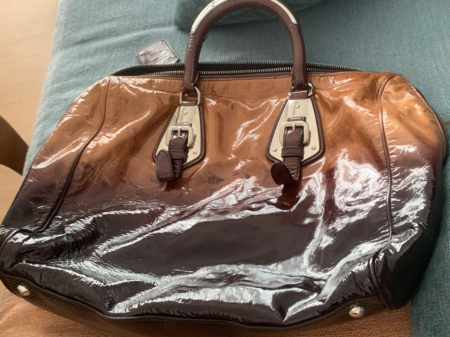 Prada Taschen für Damen: PRADA LACKLEDER-HANDTASCHE – Gebraucht aus Zürich von Claire_ZH 8
