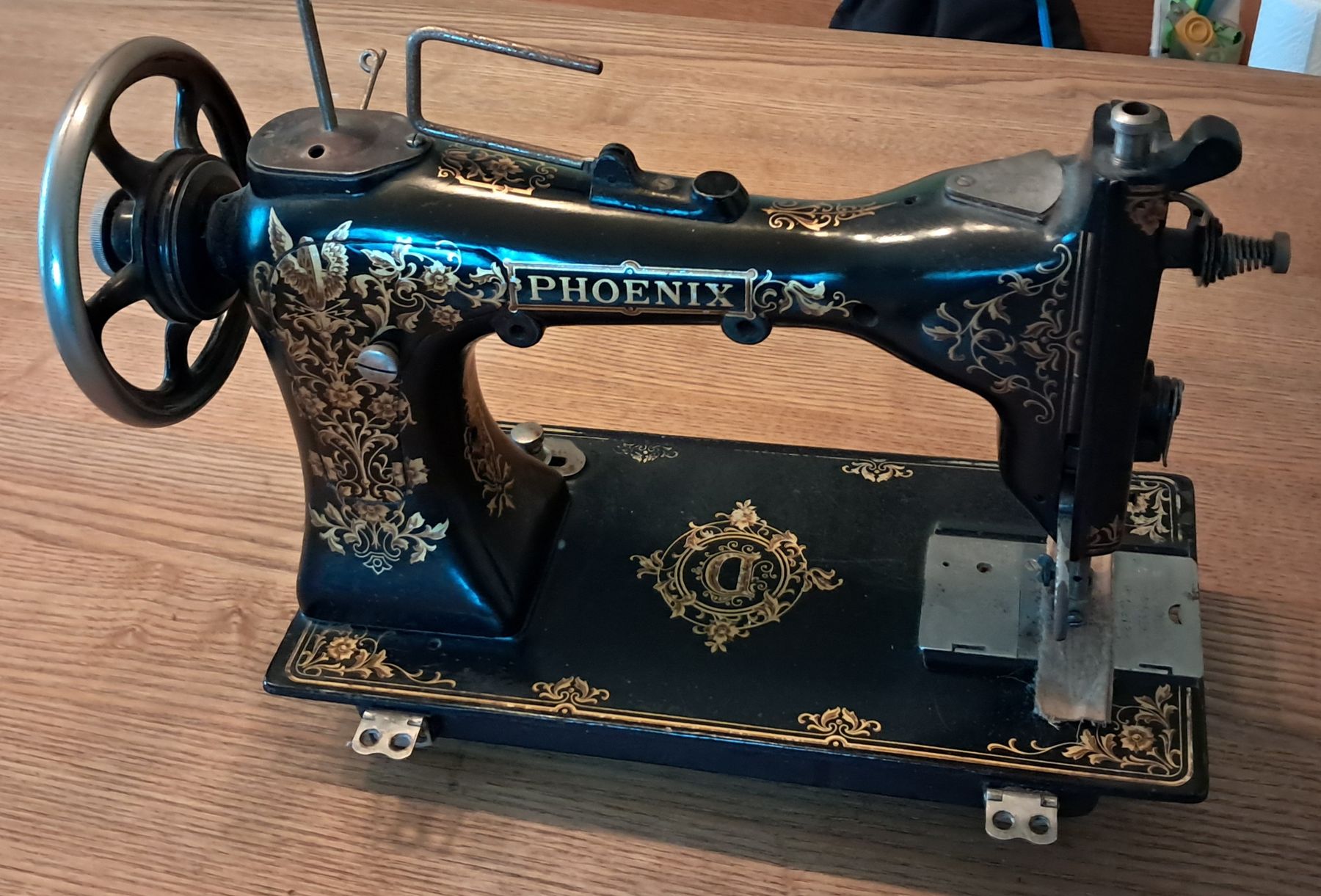Phoenix Macchine da cucire: Antike Phoenix Nähmaschine - Deko oder zum Restaurieren! – Difettoso da Adlikon b. Andelfingen venduto da Kraemse 1