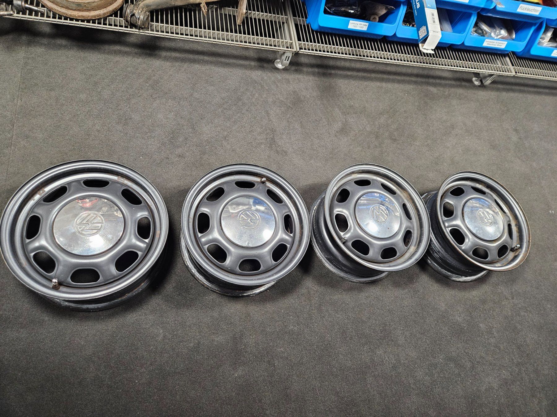 Volkswagen Felgen: 13"-VW Stahlfelgen mit Raddeckel – Gebraucht aus Kallnach von Aircooler