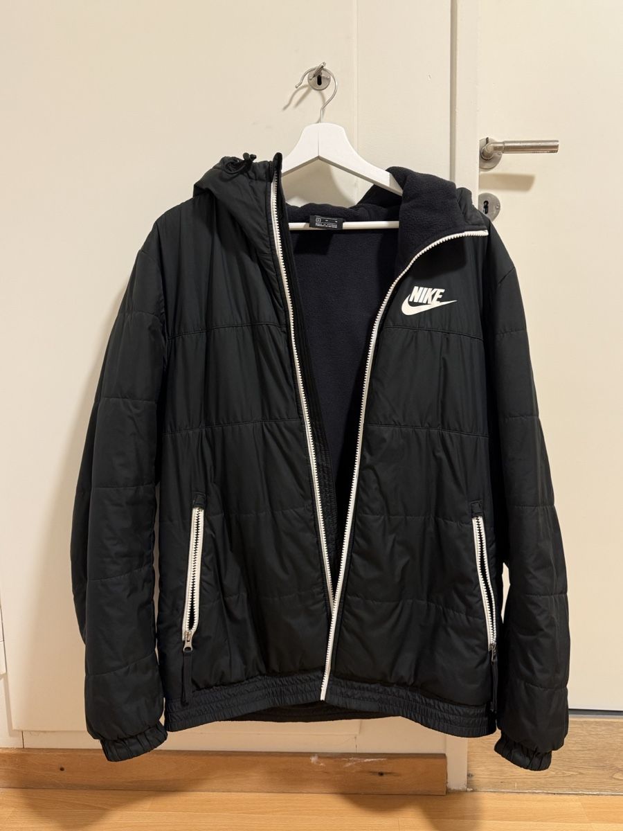Nike Vestes: Nike Jacke schwarz – D'occasion à Lenzburg par and_5pq2