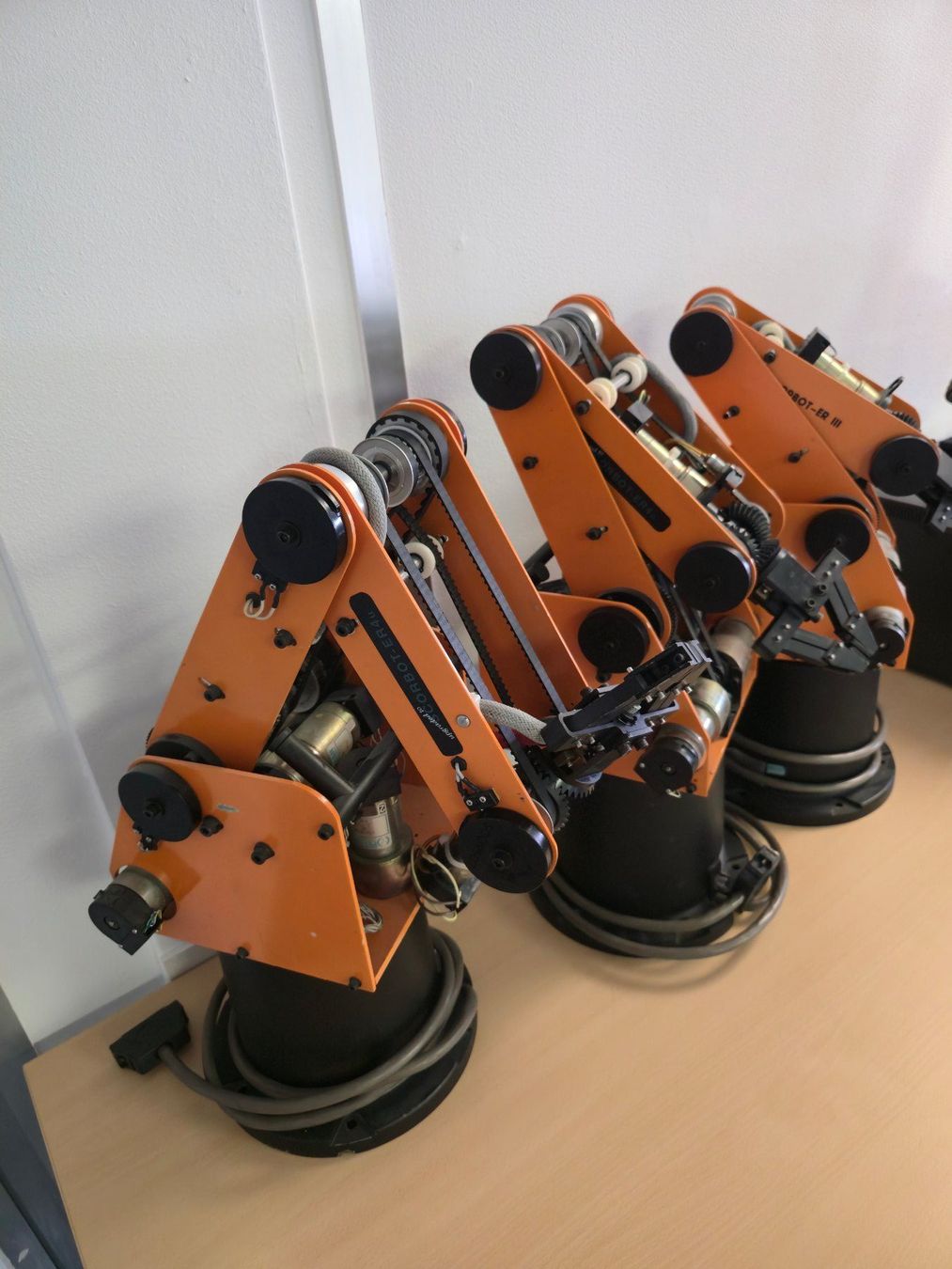 Mitsubishi Tutte le macchine: Roboterarme Paket Movemaster Scorbot ER4U ER4PC – Usato da Dietlikon venduto da sop_qr7v 3