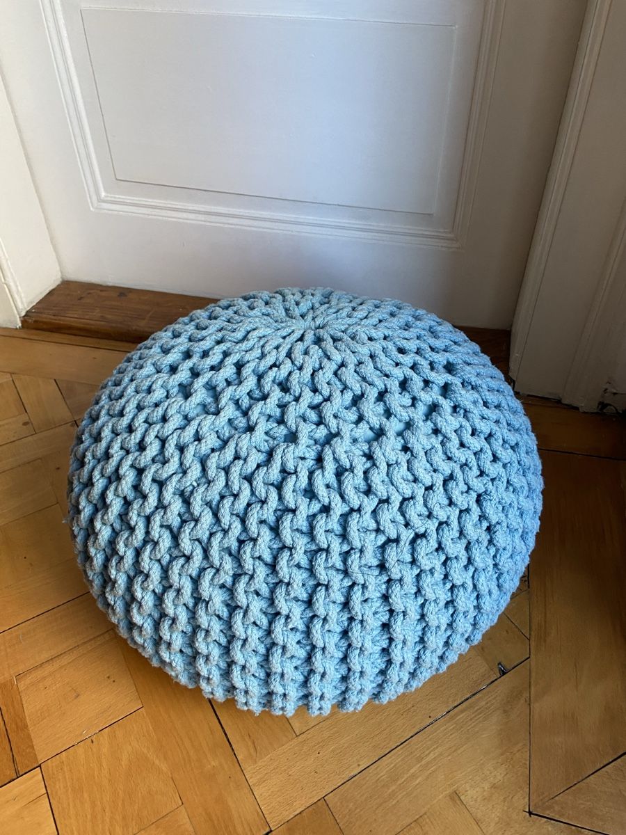 Sgabelli: Sitzhocker gestrickt hellblau rund Durchmesser 50 cm – Usato da Zürich venduto da Unique2400