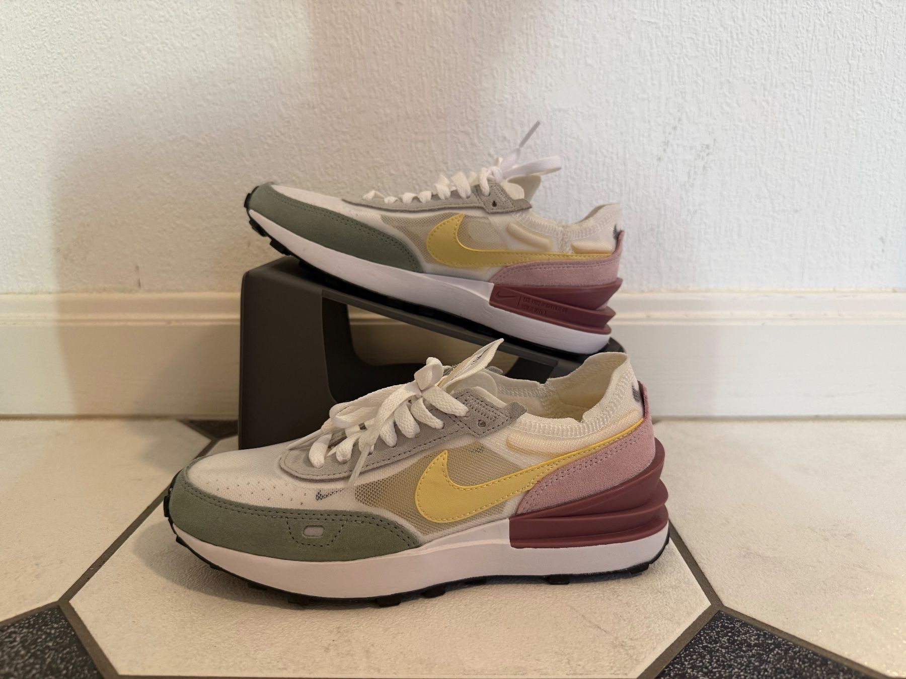 Nike Chaussures femmes: Nike Sportswear - Waffle – D'occasion à Lausanne par Ruche_
