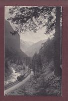 Zug im LAUTERBRUNNENTAL