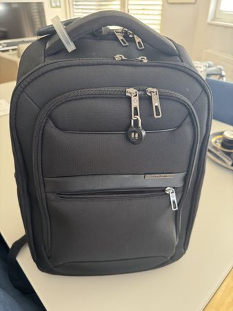 Samsonite Laptop Rucksack schwarz mit Zahlenschloss gebrauch