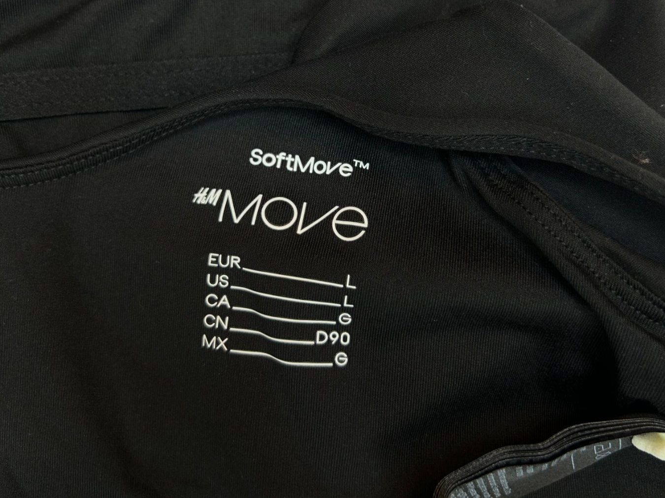 H&M Top: H&M Soft Move Sport Top – Usato da St. Gallen venduto da look-twice 2