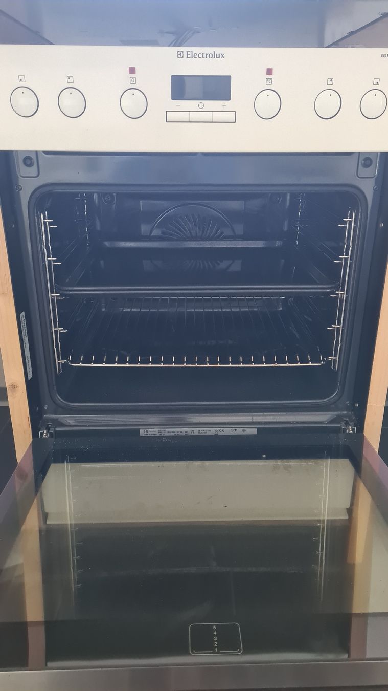 Cucine: Electrolux Einbaubackofen LUXE mit Glaskeramik-Kochfeld – Usato da Gümligen venduto da Pascual002 3