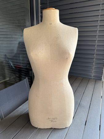 Original Vintage Schneiderbüste “Juvenia Paris” – 81 cm