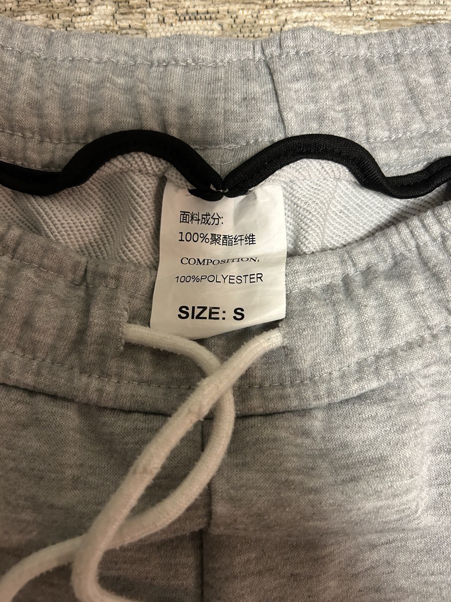 Pantaloni: Pantalon de jogging gris clair, taille S – Nuovo (secondo la descrizione) da St-George venduto da elena27 2