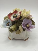 Porzellan Blumenarrangement im Topf guter Zustand