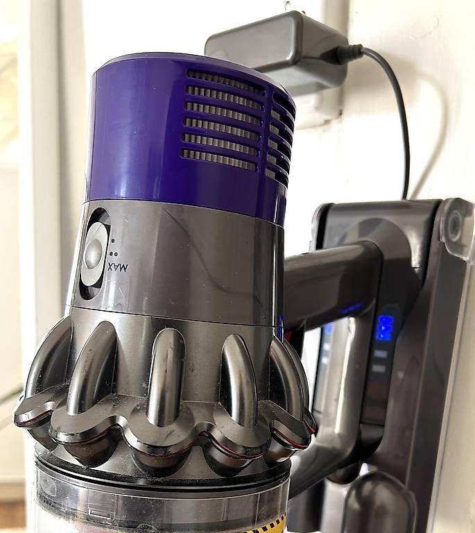 Staubsauger & Zubehör: Dyson v10 cyclone occasion  – Gebraucht aus Colombier VD von Xzbit 1