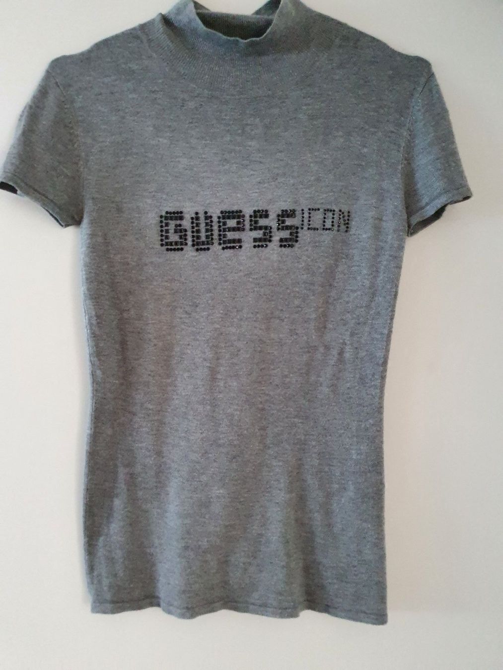 Guess T-shirt: Guess Rollkragen T-Shirt Gr. S – Usato da Thalwil venduto da Briscolina