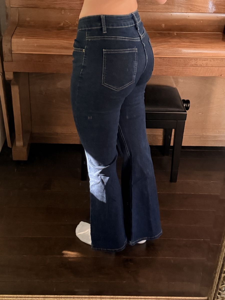 Jeans: Flared Jeans – Neu (gemäss Beschreibung) aus Unterentfelden von ame_tf2n