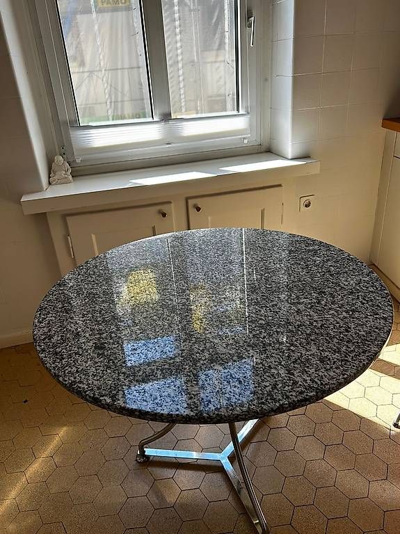 Tische: Granit Naturstein Tisch rund 90cm – Gebraucht aus Zürich von miki3720 1