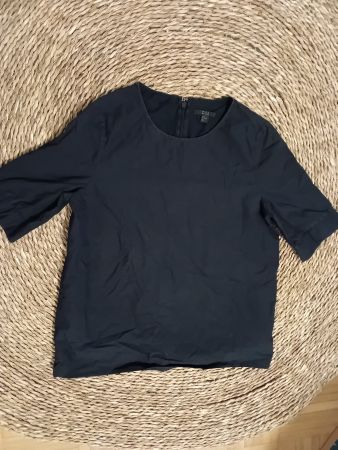 Minimalistisches zweilagiges Shirt von Cos mit Details, blau