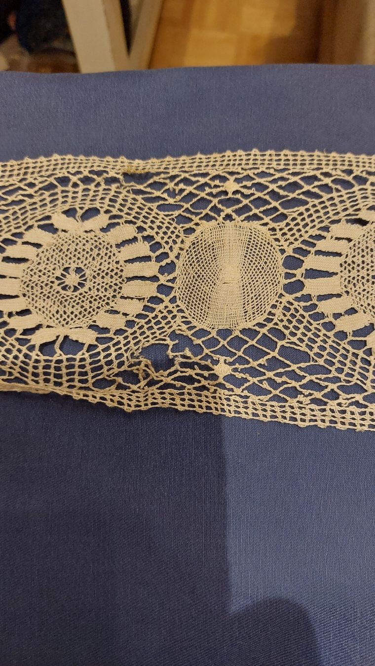 Nastri decorativi: Wunderschönes altes Spitzenband, Vintage, Handarbeit – Usato da Niedergösgen venduto da Bertiana 1