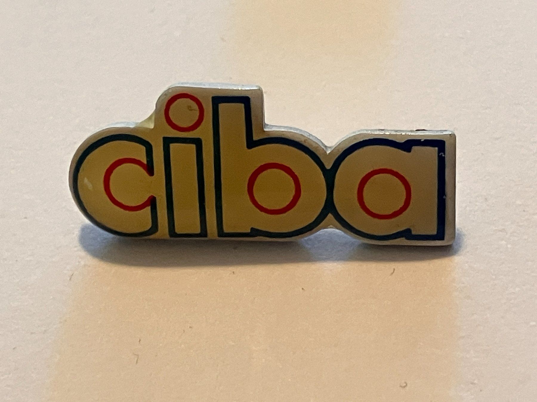 Placchette & Badge: 1 Pin Ciba – Usato da Basel venduto da djwwpp