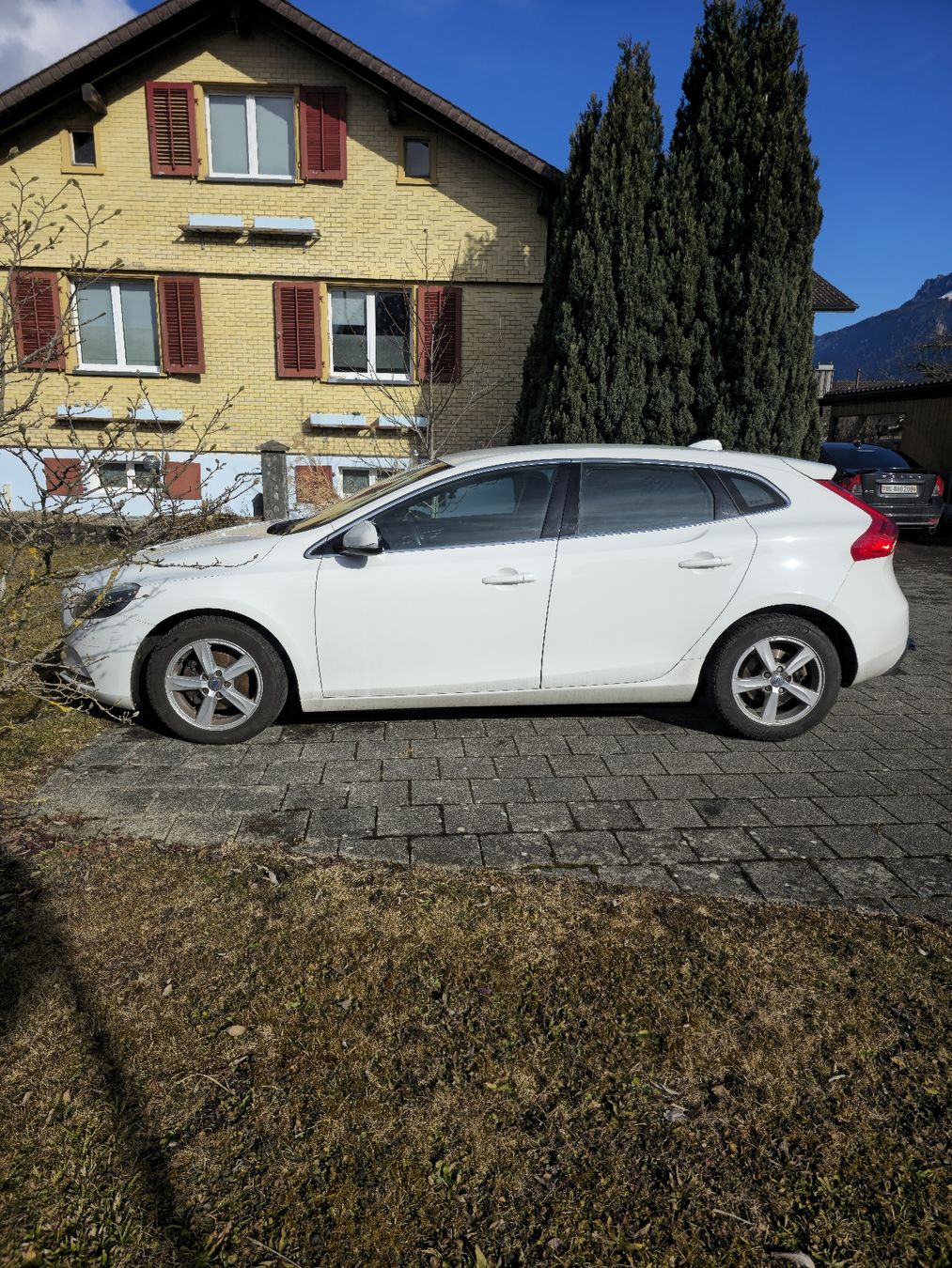 Volvo Autos: Volvo V40 D2 – D'occasion à Unterseen par oesch01 1