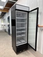 Verkaufsautomat mit Touchscreen / Getränkeautomat