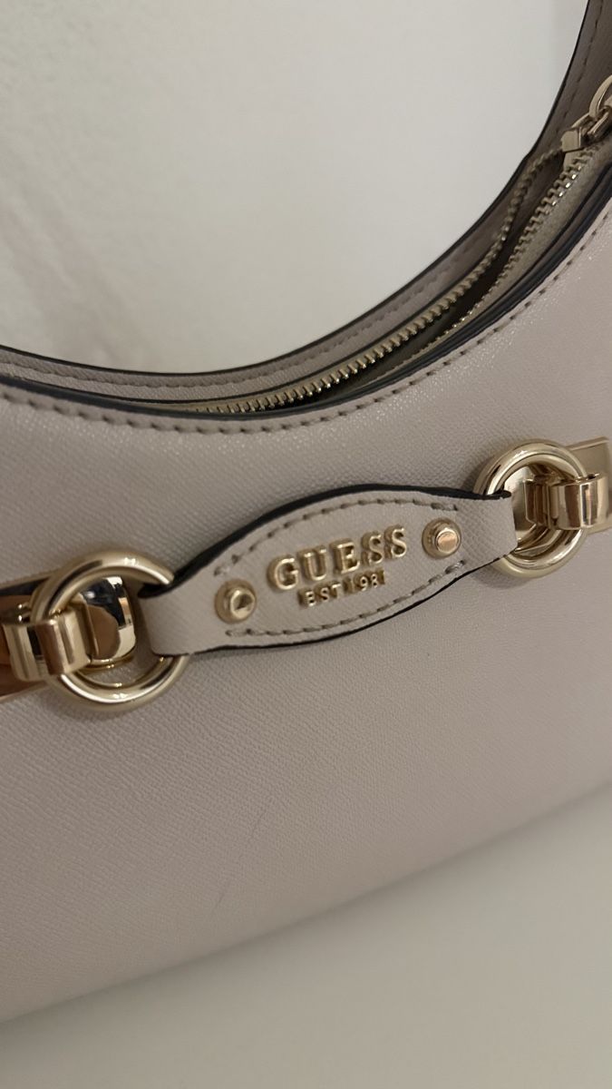 Guess Sacs femmes: Guess Tasche – D'occasion à Wettingen par bah_cdd9 1