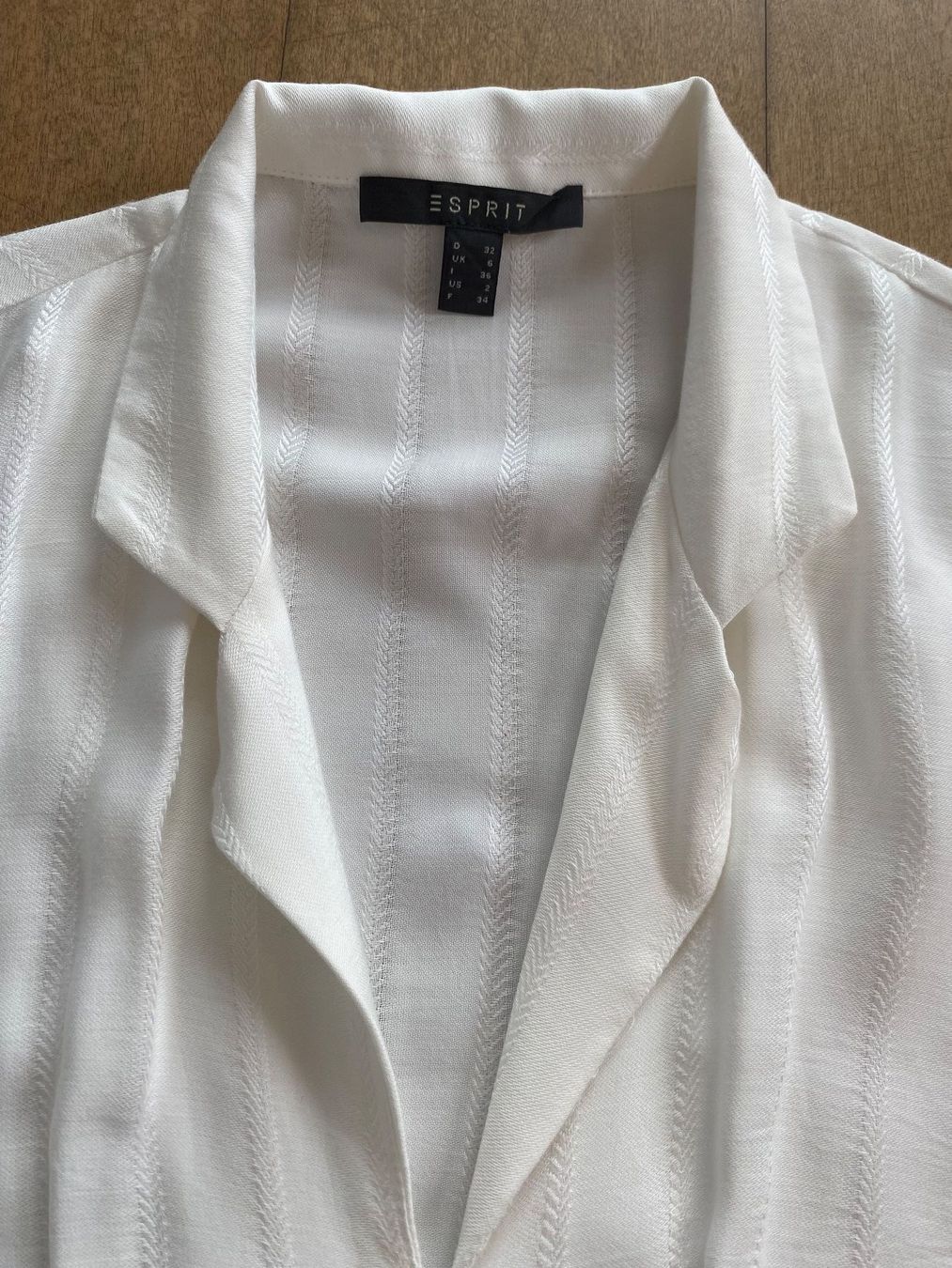 Esprit Blusen: ESPRIT - weiss-gestreifte Wickelbluse – Gebraucht aus Meilen von kleisi01 3