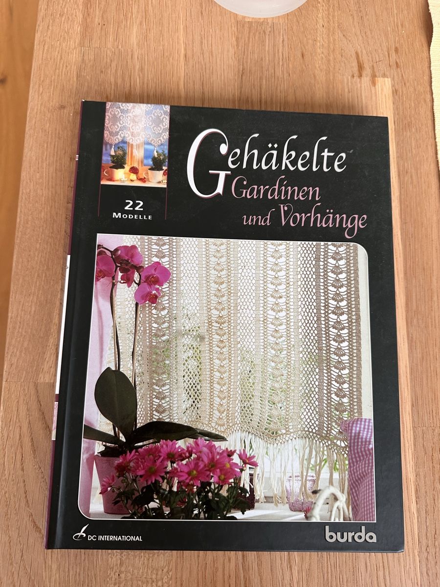 Bücher: Buch Gehäkelte Gardiner – Neu (gemäss Beschreibung) aus Winterthur von Unglaublich321