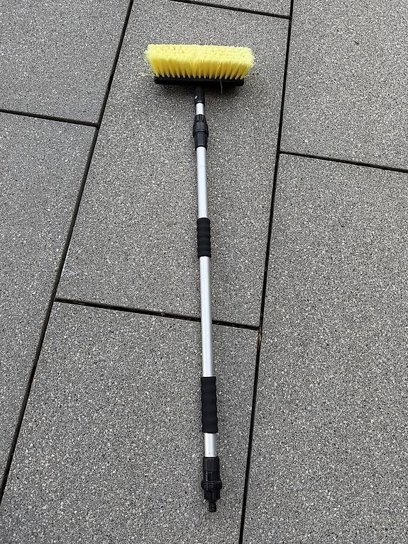 Altri articoli per la cura:  teleskopierbare Autowaschbürste von Bradas – Usato da Zürich venduto da Shredmaster 3