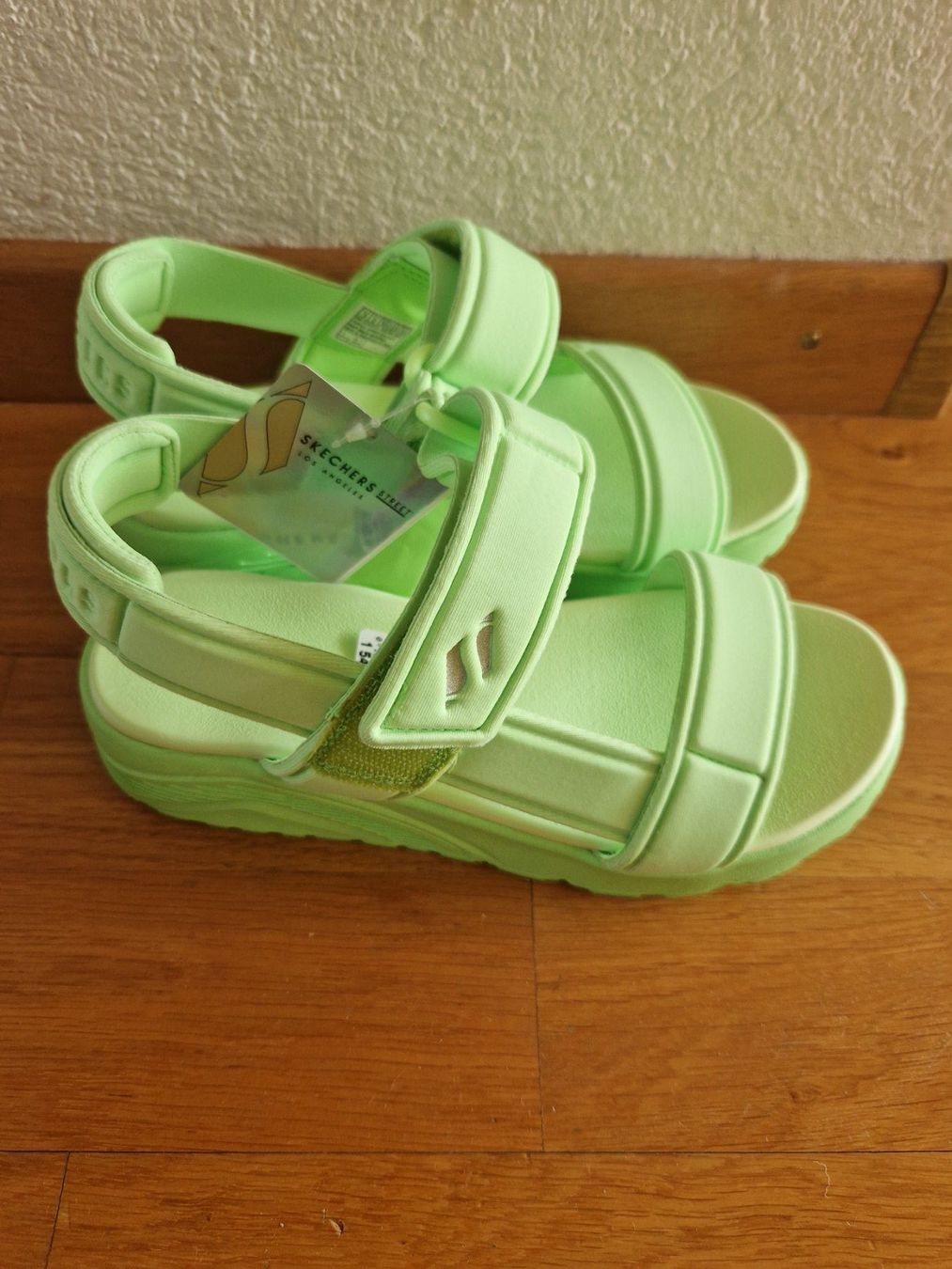 Skechers Schuhe für Mädchen: Neu Skechers Sandalen, Gr. 35 – Neu (gemäss Beschreibung) aus Buchs Sg von Valedi 1