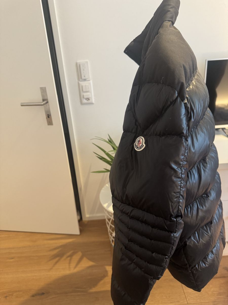 Moncler Giacche: Moncler Daunenjacke schwarz  – Difettoso da Meilen venduto da nic_8s2s 1
