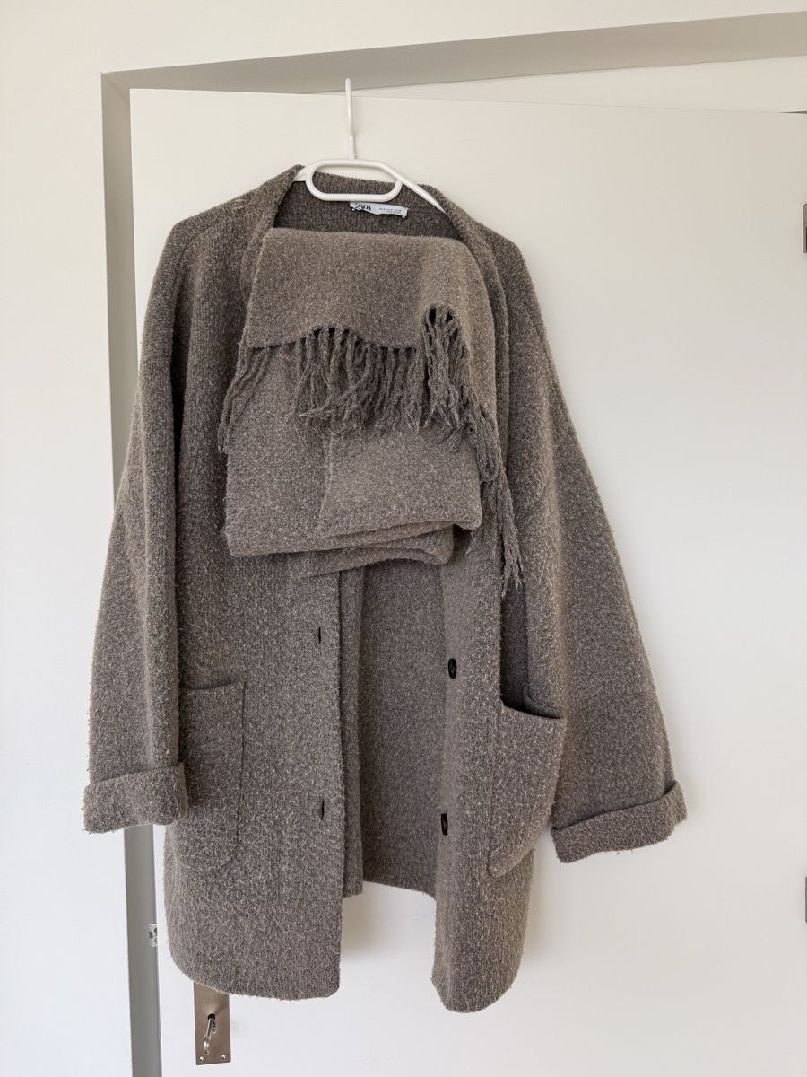 Zara Cappotti: Manteau avec écharpe Zara – Usato da Monthey venduto da sen_6ckr