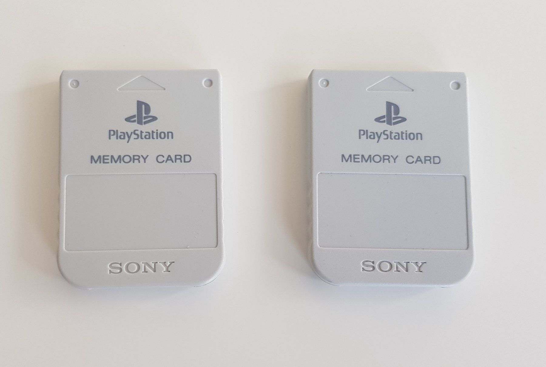 Sony Memory unit & Memory card: 2x PS1/PS One Memory Card - weiss – Usato da Oberglatt ZH venduto da jawormmx