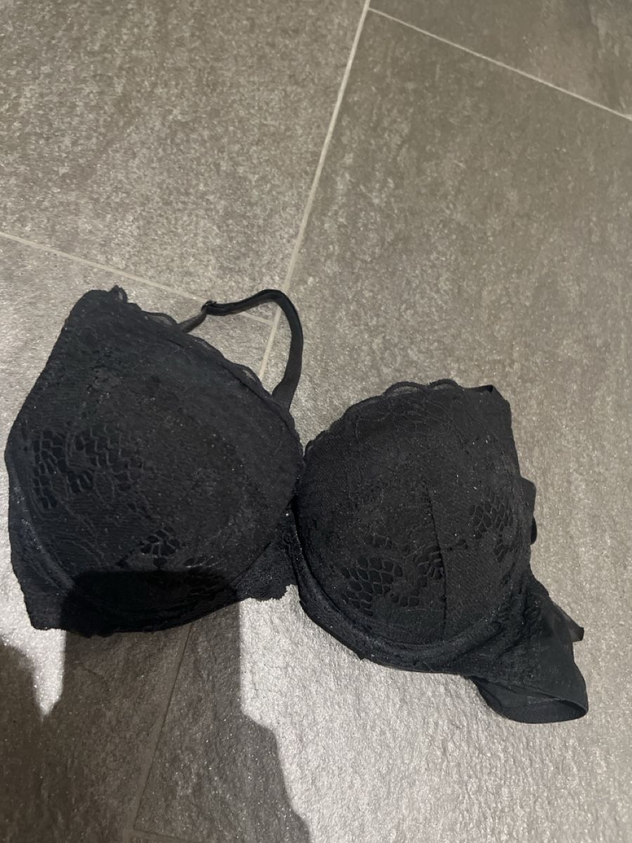 H&M Altra biancheria intima: Schwarzer BH von H&M, Grösse 80B – Usato da Schübelbach venduto da 18sunshine