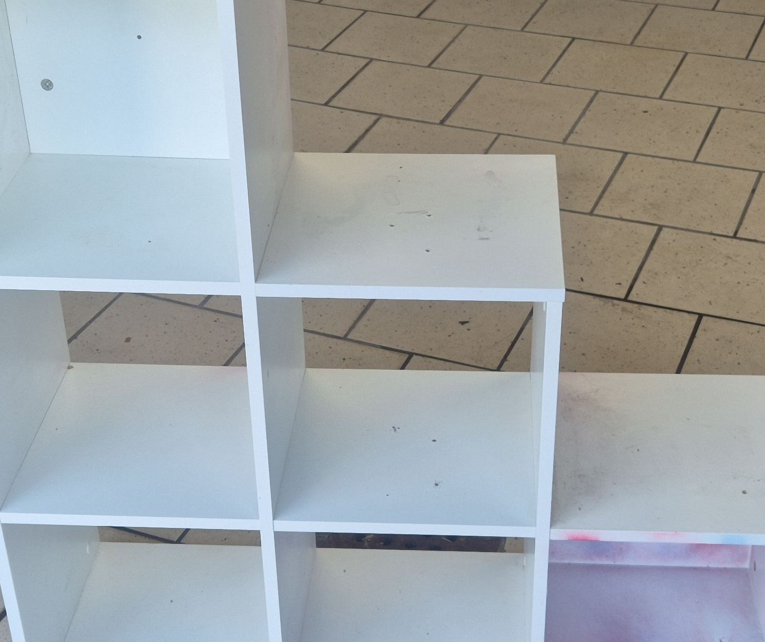 Scaffali: Shelving unit white 6 compartments acceptable state – Usato da Uerikon venduto da PhilipFrey