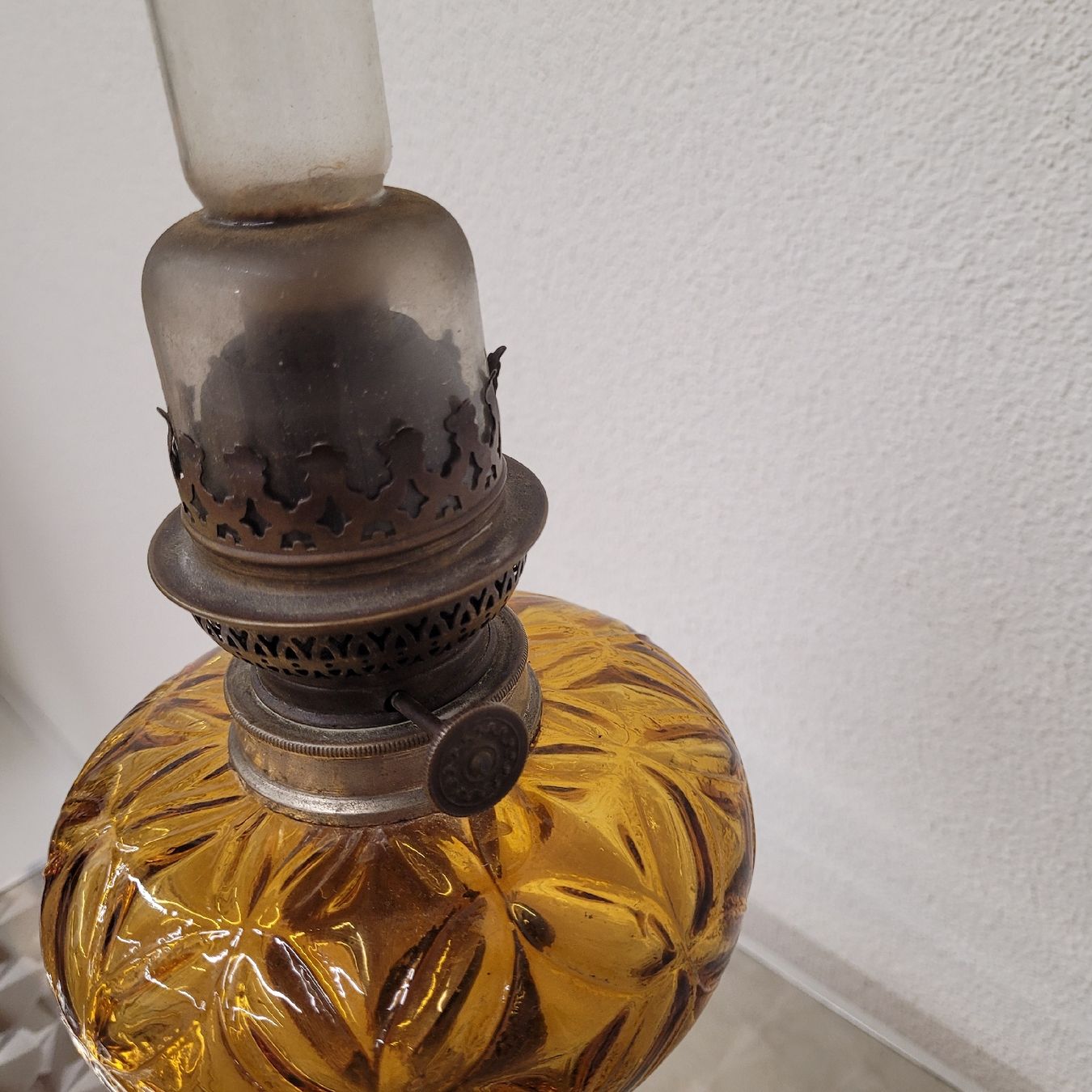 Lampade: alte antike petrollampe messingfuss – Usato da Reichenburg venduto da AK307 4
