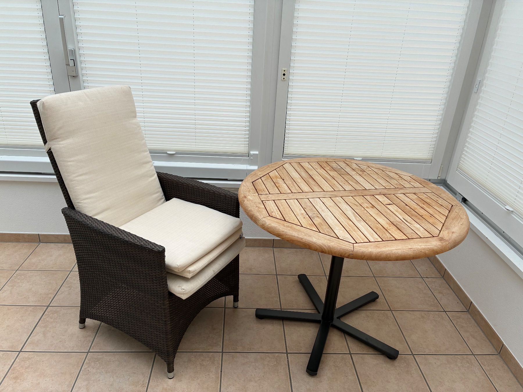 Hunn Sofas: Gartenmöbel Set Polyrattan mit Sofa, Tisch und 2 Sessel – Gebraucht aus Aeugst am Albis von prs03 1