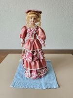Schöne Puppe aus Mamas Sammlung