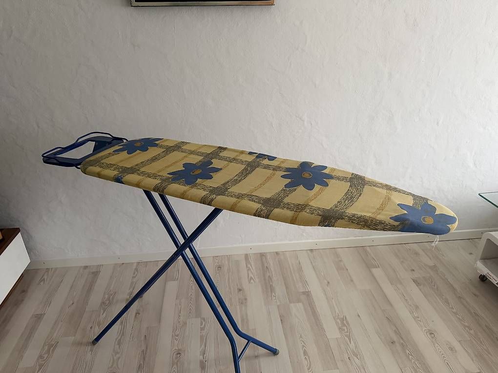 Planches à repasser: Bügelbrett zu verschenken – D'occasion à Wettingen par MarekMaj