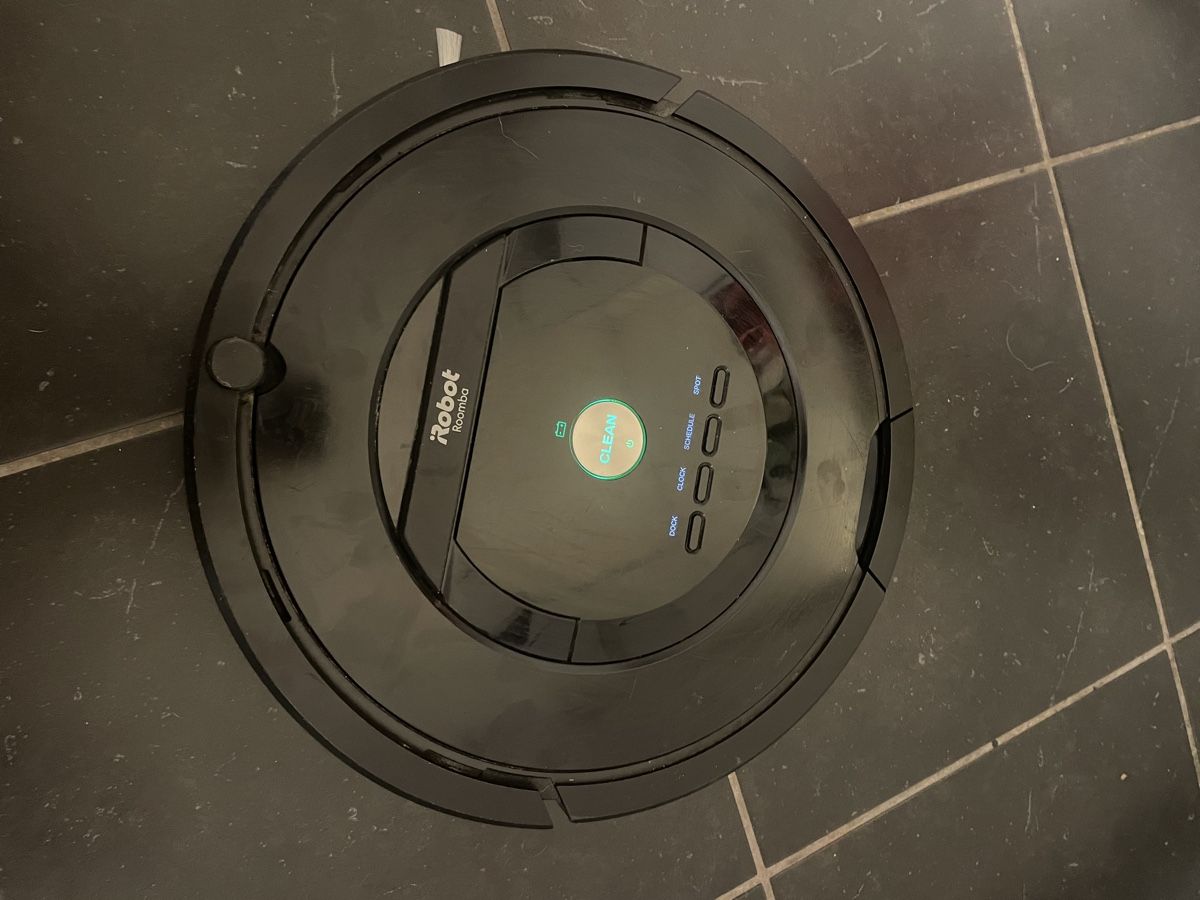 Irobot Aspirateurs & Accessoires: Robot Vacuum iRobot Roomba 875 with accessories – D'occasion à Goldau par Daaff94