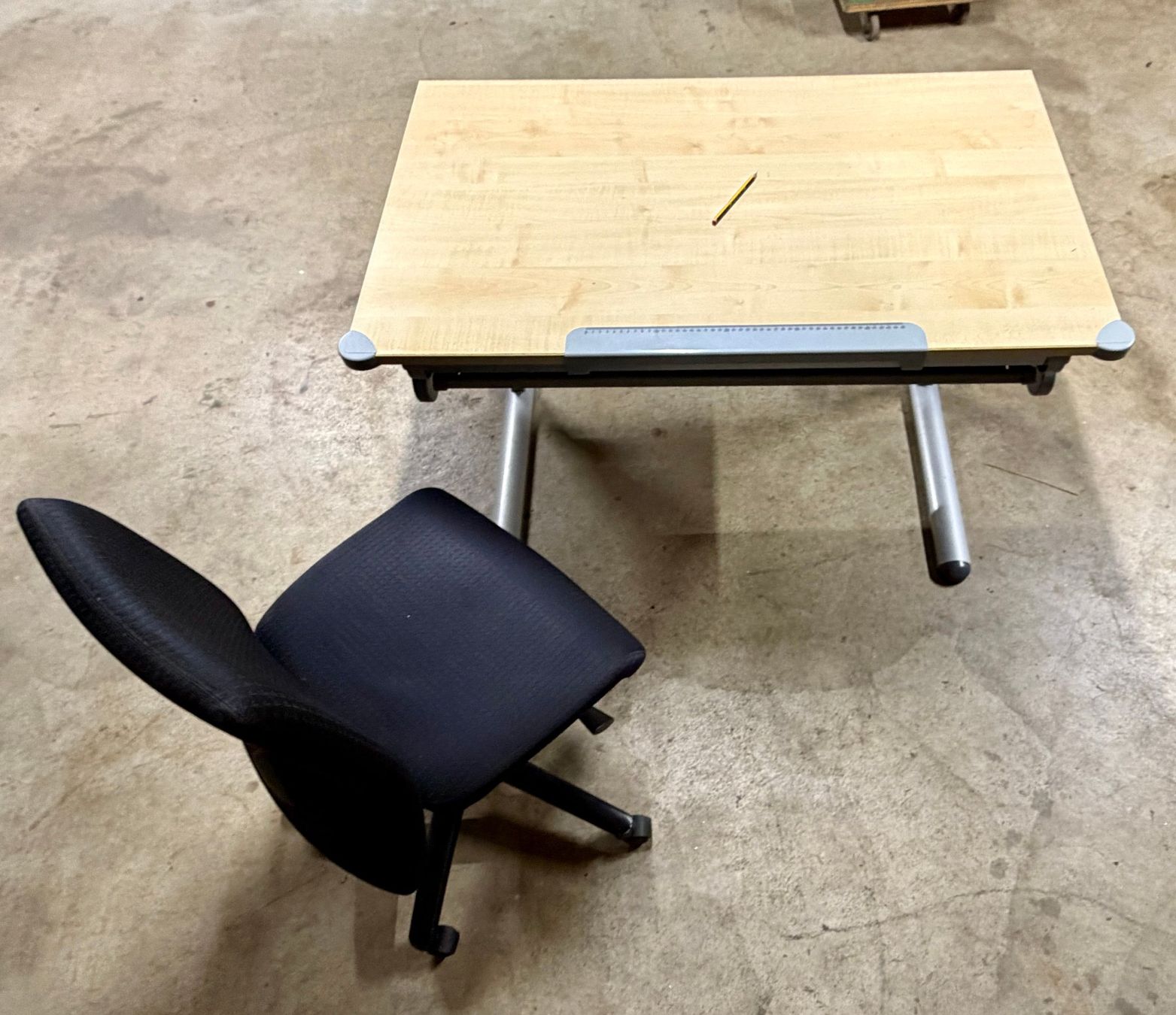 Bureaux: Schülerpult mit Stuhl – D'occasion à Mönchaltorf par Megakulti