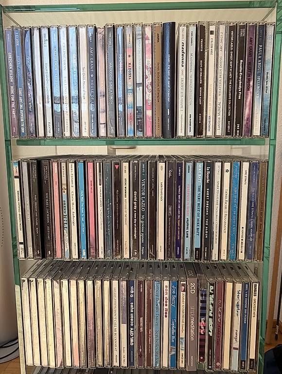 Racks & Cavalletti: CD-Ständer aus Glas ist gratis – Usato da Seengen venduto da broadway17 1
