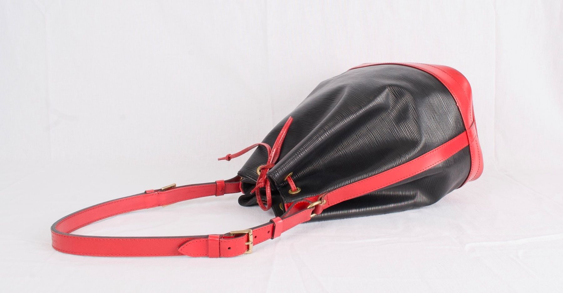 Louis Vuitton Taschen für Damen: Auth LOUIS VUITTON Noe big size epi leather. – Gebraucht aus Lausanne von Lamedusac 5