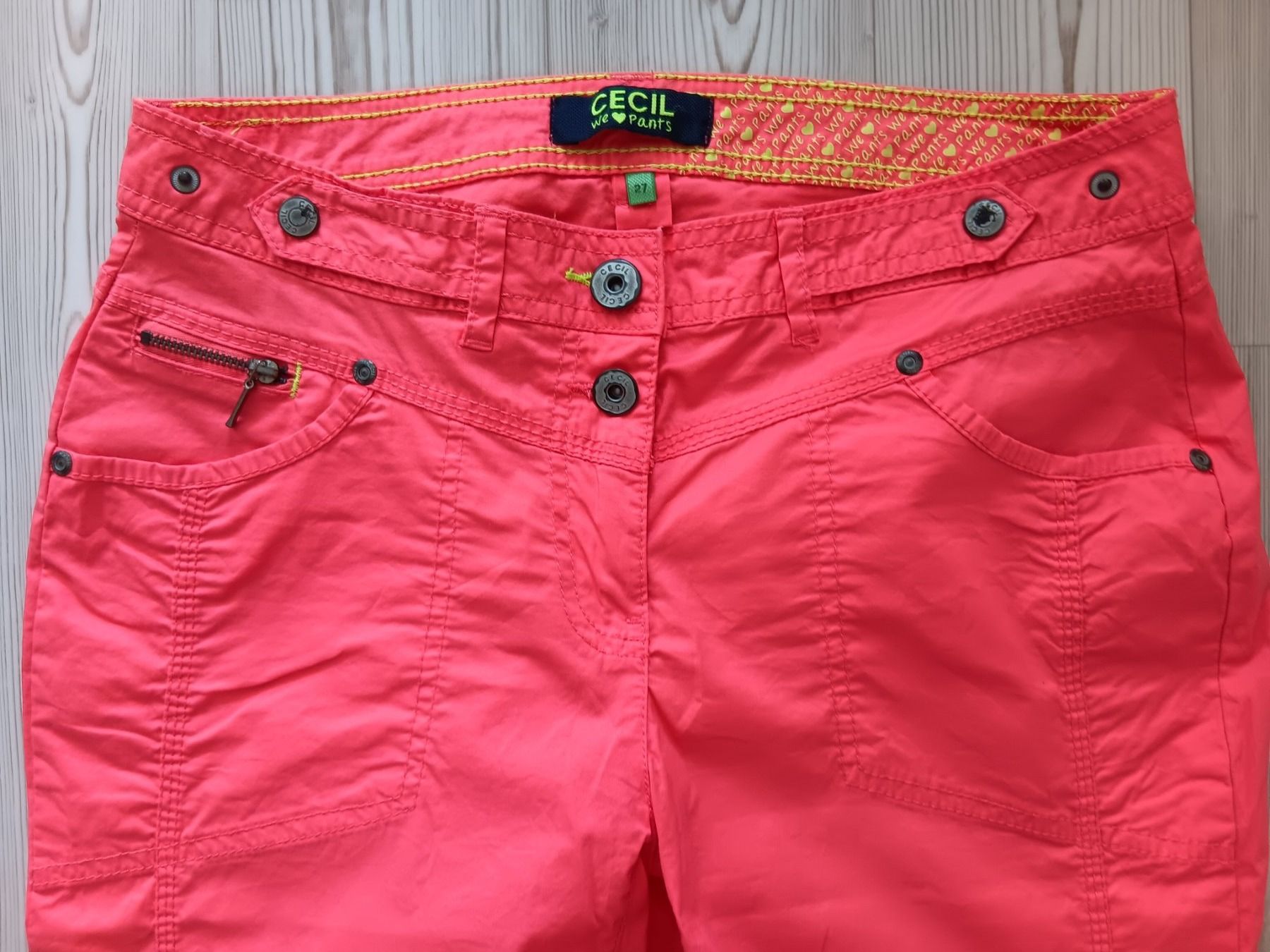 Cecil Pantaloni: CECIL Pantacourt / Bermuda NEW YORK taille / Grosse 27 – Usato da Cossonay-ville venduto da Super-Price-Quality 1