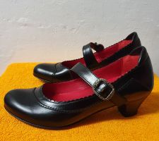 Neu: "Vabeene"  Swiss Made" Pumps Gr. 35 / schwarz / Leder