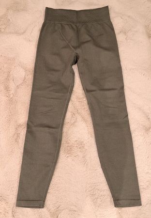 Olivegrüne Leggings von H&M Move, Grösse S, fester Stoff !