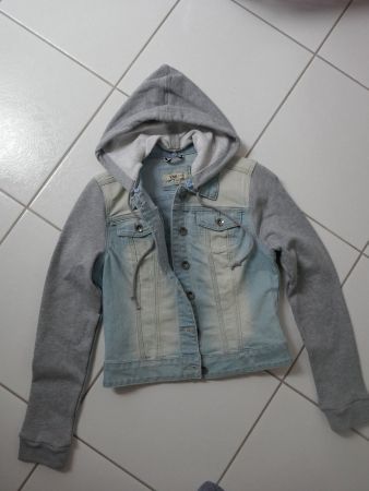Neu!!! Jeansjäckli mit Kapuze (hellblau)