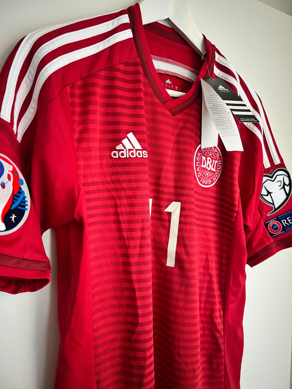 Adidas Canottiere & Pantaloni: Dänemark | 2014-15 | Heimtrikot | Bendtner – Nuovo (secondo la descrizione) da Boll venduto da urrasair 2